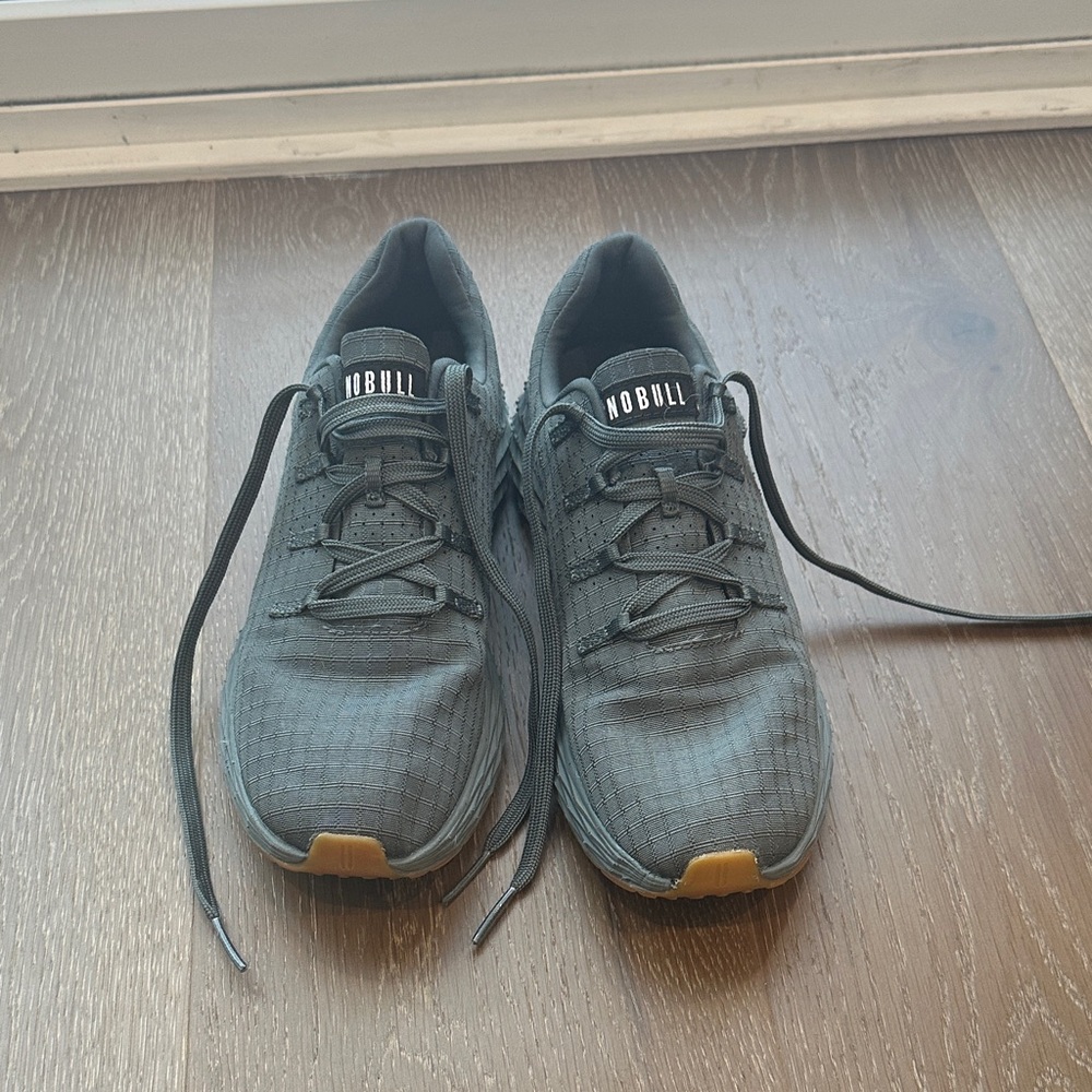 NOBULL women’s gray/charcoal sneakers, size 8.5